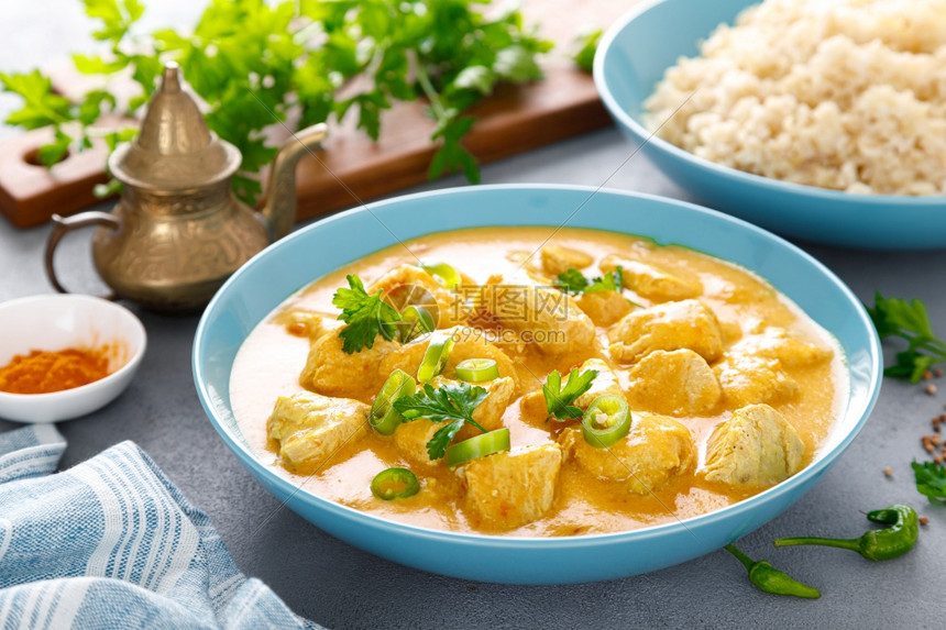 “五一”跨境游热潮涌动,合肥边检全力保障出游高峰