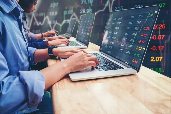 科技巨头因AI利好股价激增 Meta(META.US)和微软(MSFT.US)单日共增4000亿美元